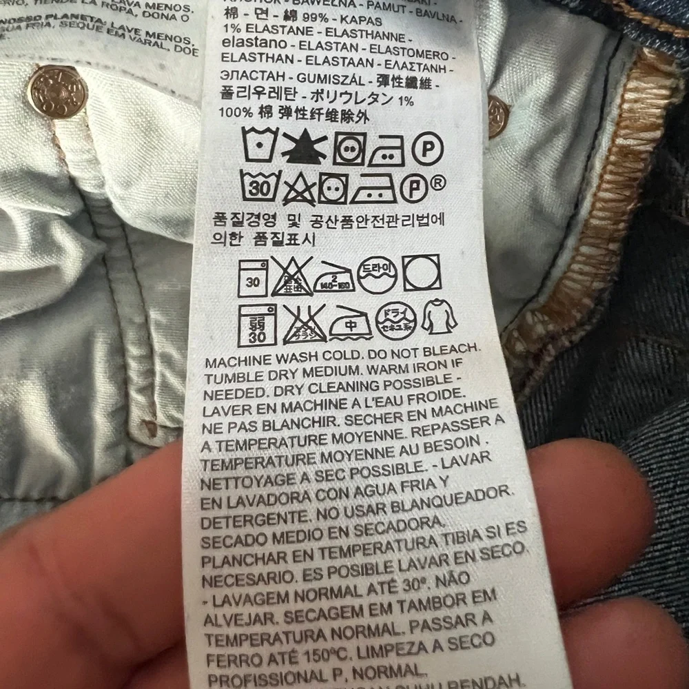 Levis measurements laying